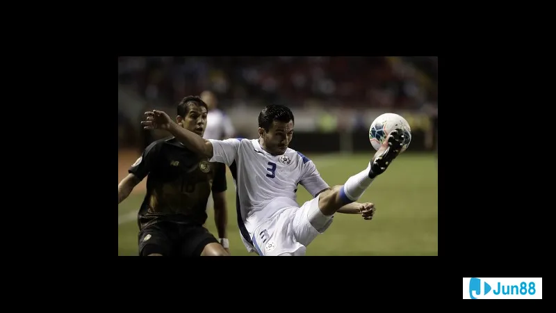 Cầu thủ Costa Rica vượt qua cầu thủ Nicaragua trong trận đấu - "Costa Rica" vs Cầu thủ Costa Rica vượt qua cầu thủ Nicaragua trong trận đấu - "Costa Rica" vs